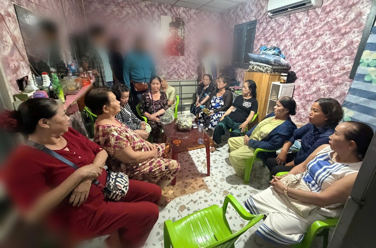 Bắt quả tang 11 "quý bà" đang sát phạt trên chiếu bạc- Ảnh 1.