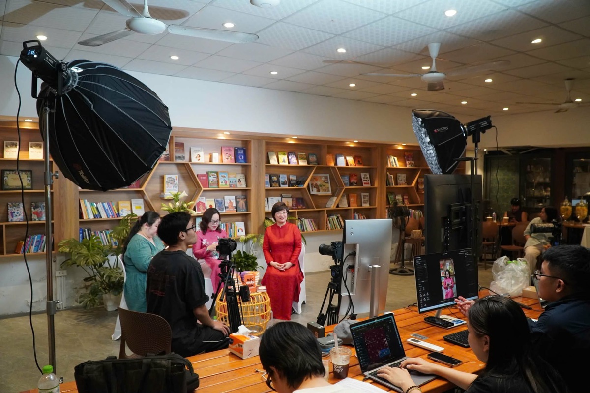 Megalive đầu tiên của ngành xuất bản: "Kênh phát hành" mới hay phép thử trong hành trình chuyển đổi số?- Ảnh 2.