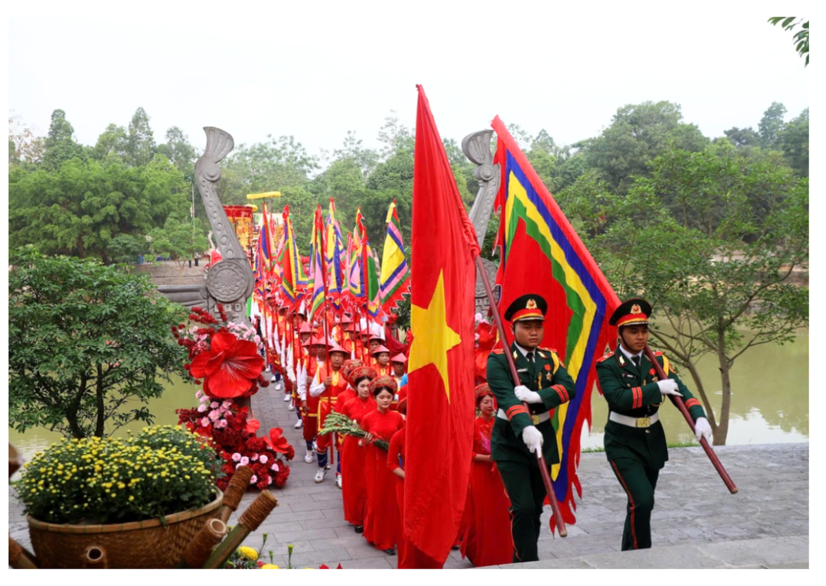 Dâng hương lên núi Nghĩa Lĩnh, mở đầu phần lễ Giỗ Tổ Hùng Vương - Lễ hội  Đền Hùng năm 2026 tại Khu Di tích lịch sử  Đền Hùng (tỉnh Phú Thọ)     Ảnh: Chu Khôi