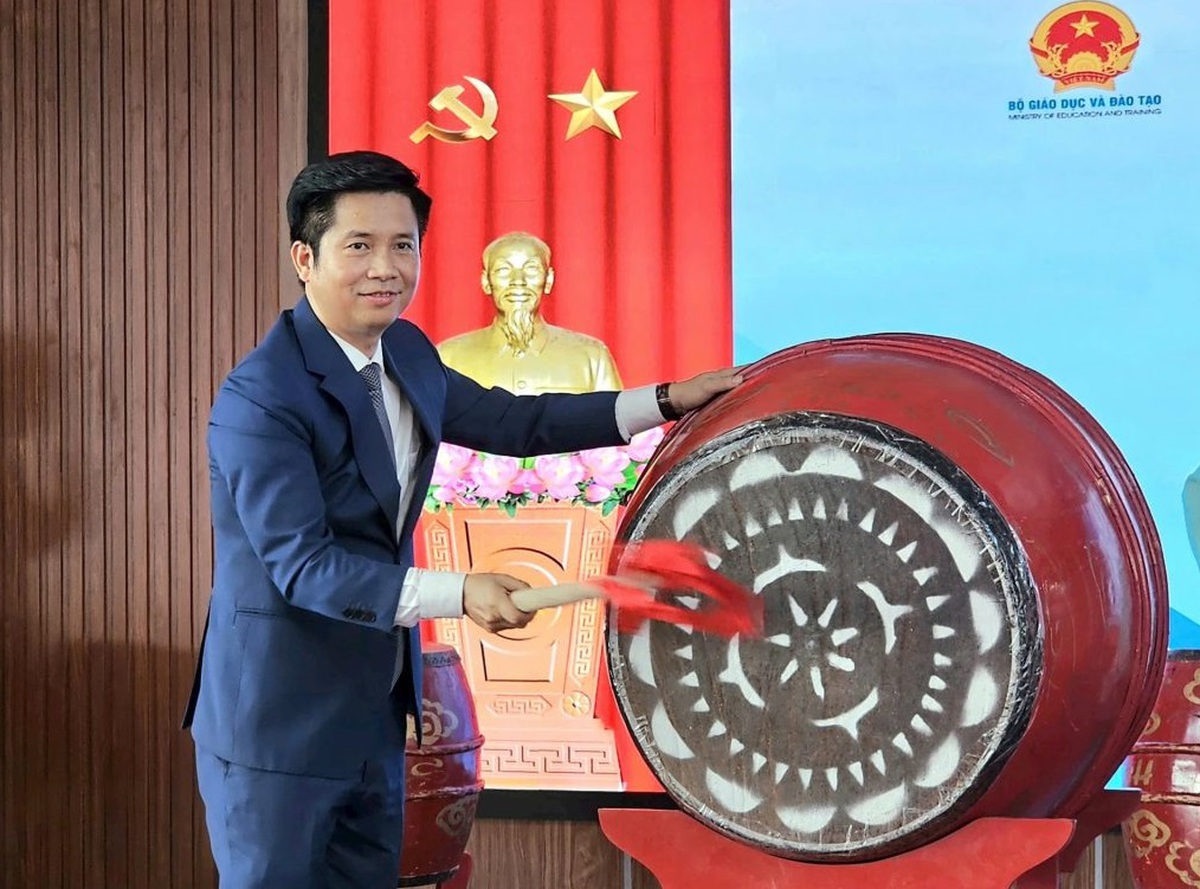 Hà Nội: Nhiều trường THPT công lập treo thưởng xe máy điện, học bổng "hút" thí sinh giỏi- Ảnh 1.