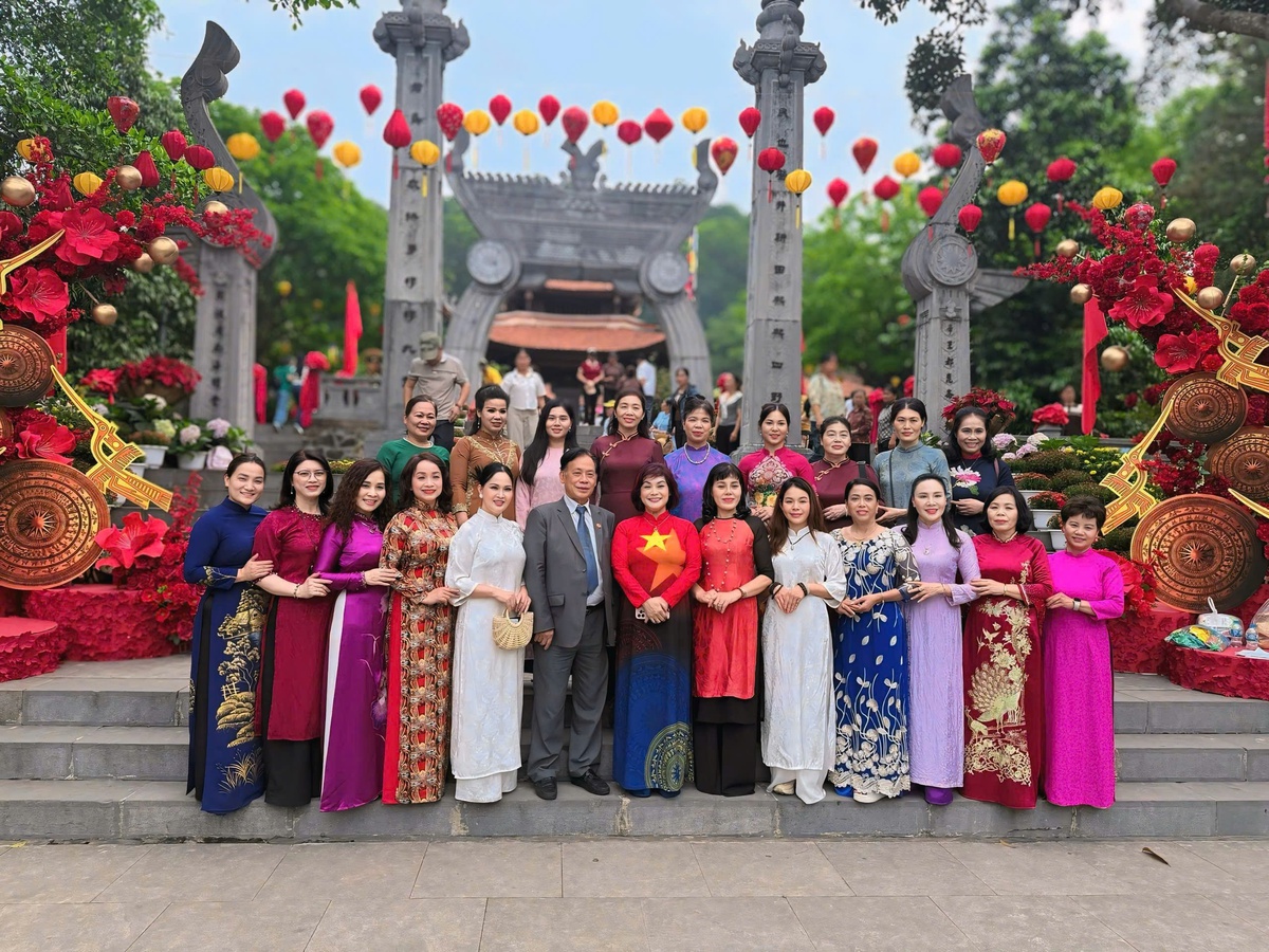 Cộng đồng doanh nhân dâng hương tri ân Đức Quốc Tổ Lạc Long Quân và Tổ Mẫu Âu Cơ- Ảnh 2.