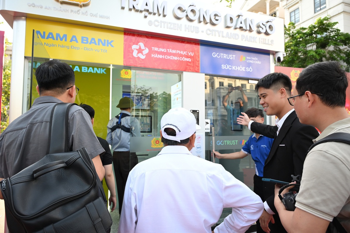 Từ đo chỉ số sức khỏe đến mua thuốc giao tận nơi: Trạm Công dân số TPHCM nâng trải nghiệm y tế cho người dân- Ảnh 3.