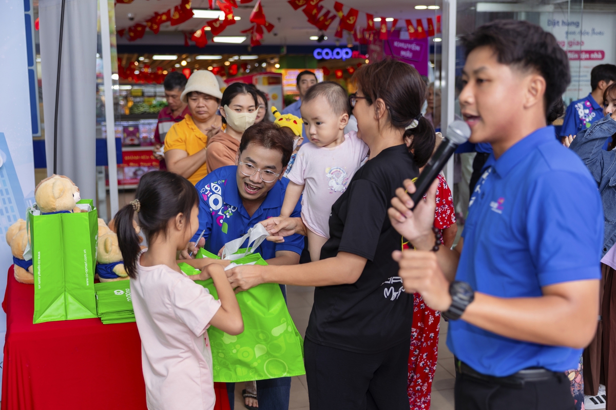 Saigon Co.op tăng tốc chuyển đổi xanh, triển khai ưu đãi hấp dẫn toàn hệ thống- Ảnh 2.