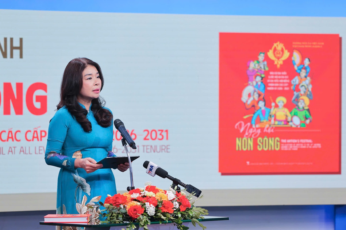 Chủ tịch Hội LHPN Việt Nam Lê Thị Thủy dự lễ ra mắt cuốn sách ảnh "Ngày hội non sông"- Ảnh 2.