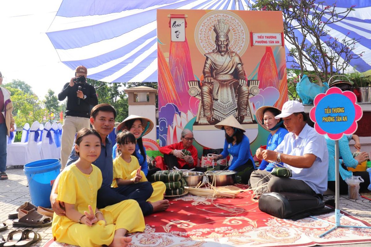 Cần Thơ: Sôi nổi Hội thi gói, nấu và trưng bày bánh chưng, bánh tét- Ảnh 10.
