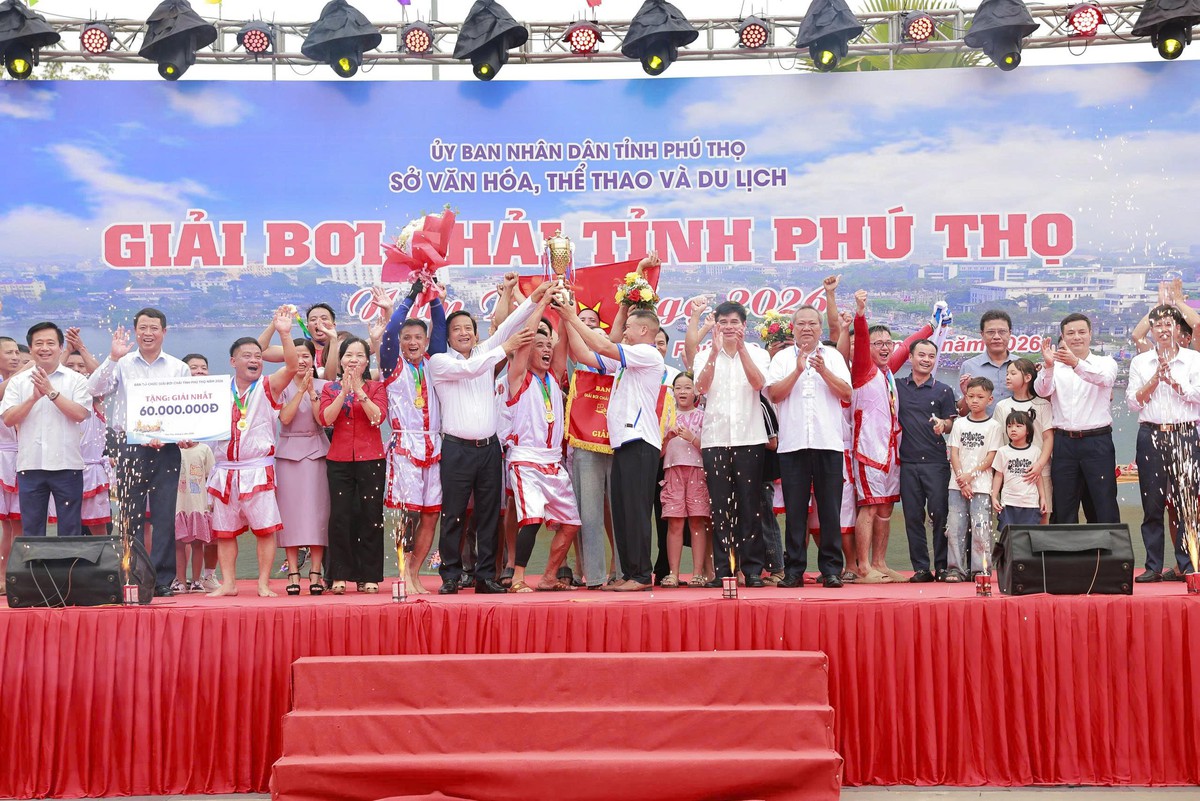 9 đội bơi chải khuấy động Tuần Văn hóa - Du lịch Đất Tổ- Ảnh 4.