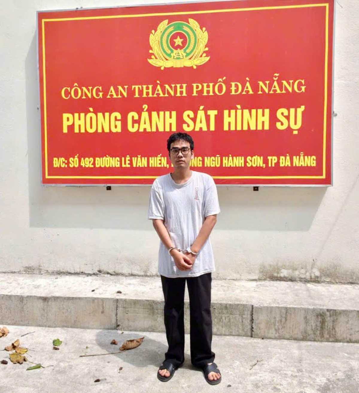 Bắt gã trai dùng clip "nóng" ép người yêu cũ quan hệ với nhiều người để thu tiền- Ảnh 1.