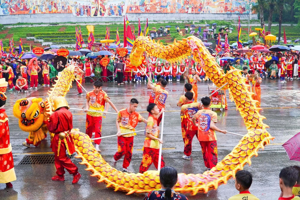 Bơi chải trên hồ Văn Lang: Từ đường đua truyền thống đến sản phẩm du lịch bền vững của Đất Tổ- Ảnh 5.