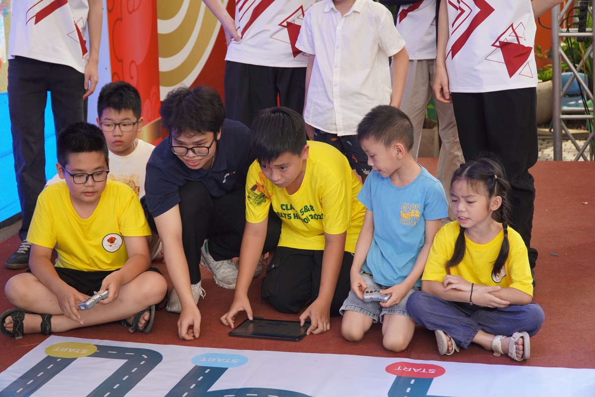 “Giải mã Công nghệ: AI - Robotics - IoT” nuôi dưỡng tư duy khoa học và khám phá công nghệ cho thế hệ trẻ- Ảnh 2.