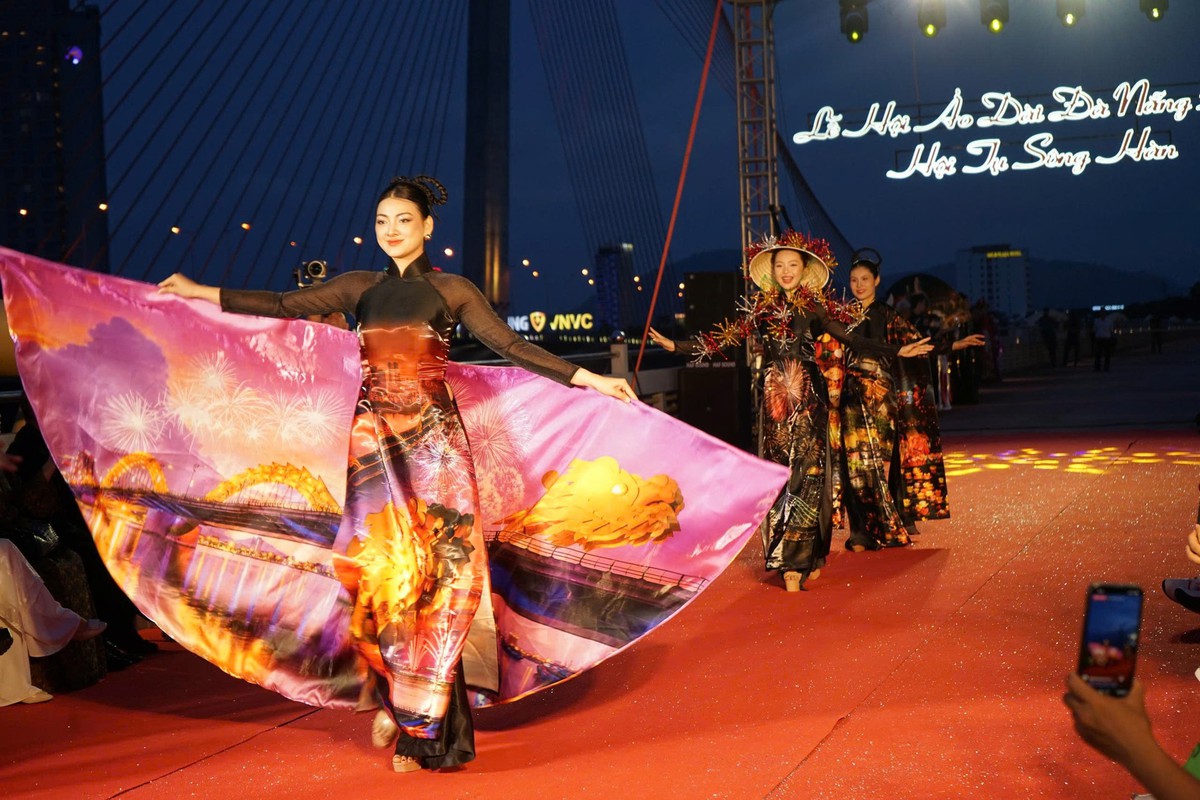 Ấn tượng "sàn diễn trên không" của Lễ hội Áo dài Đà Nẵng 2026- Ảnh 3.