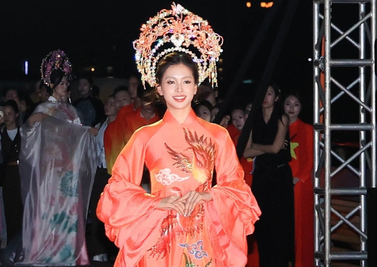 Ấn tượng "sàn diễn trên không" của Lễ hội Áo dài Đà Nẵng 2026- Ảnh 2.