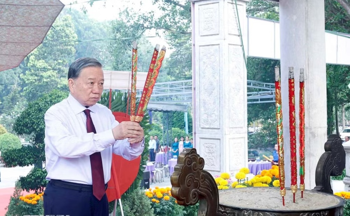 Tổng Bí thư, Chủ tịch nước Tô Lâm thăm Mẹ Việt Nam Anh hùng, dâng hương tưởng niệm anh hùng liệt sỹ- Ảnh 1.