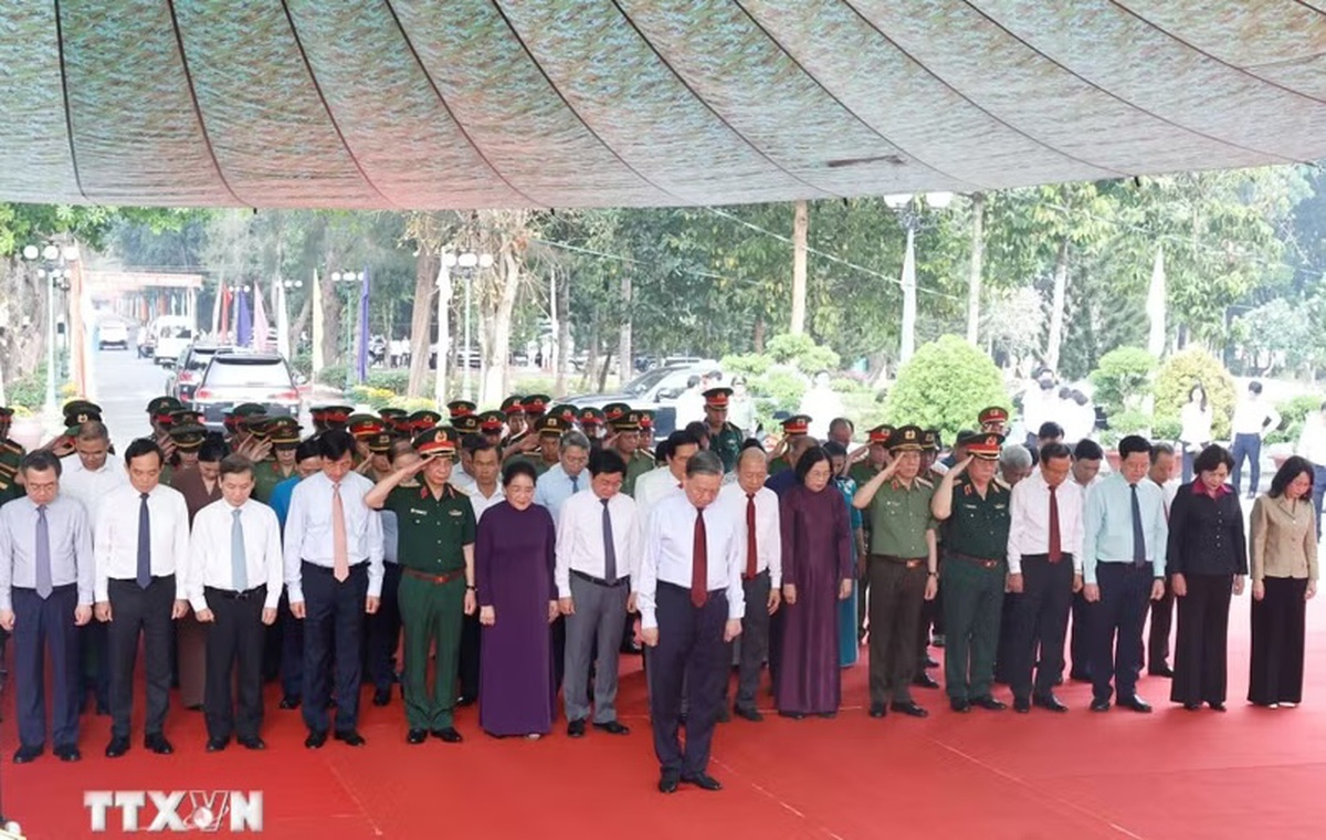 Tổng Bí thư, Chủ tịch nước Tô Lâm thăm Mẹ Việt Nam Anh hùng, dâng hương tưởng niệm anh hùng liệt sỹ- Ảnh 2.
