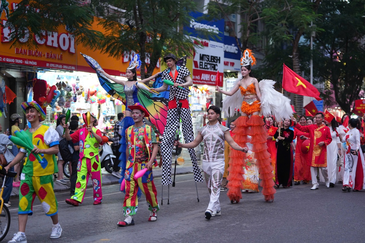 Nhiều sự kiện hấp dẫn được tổ chức trước thềm Lễ hội Hoa Phượng Đỏ- Ảnh 1.