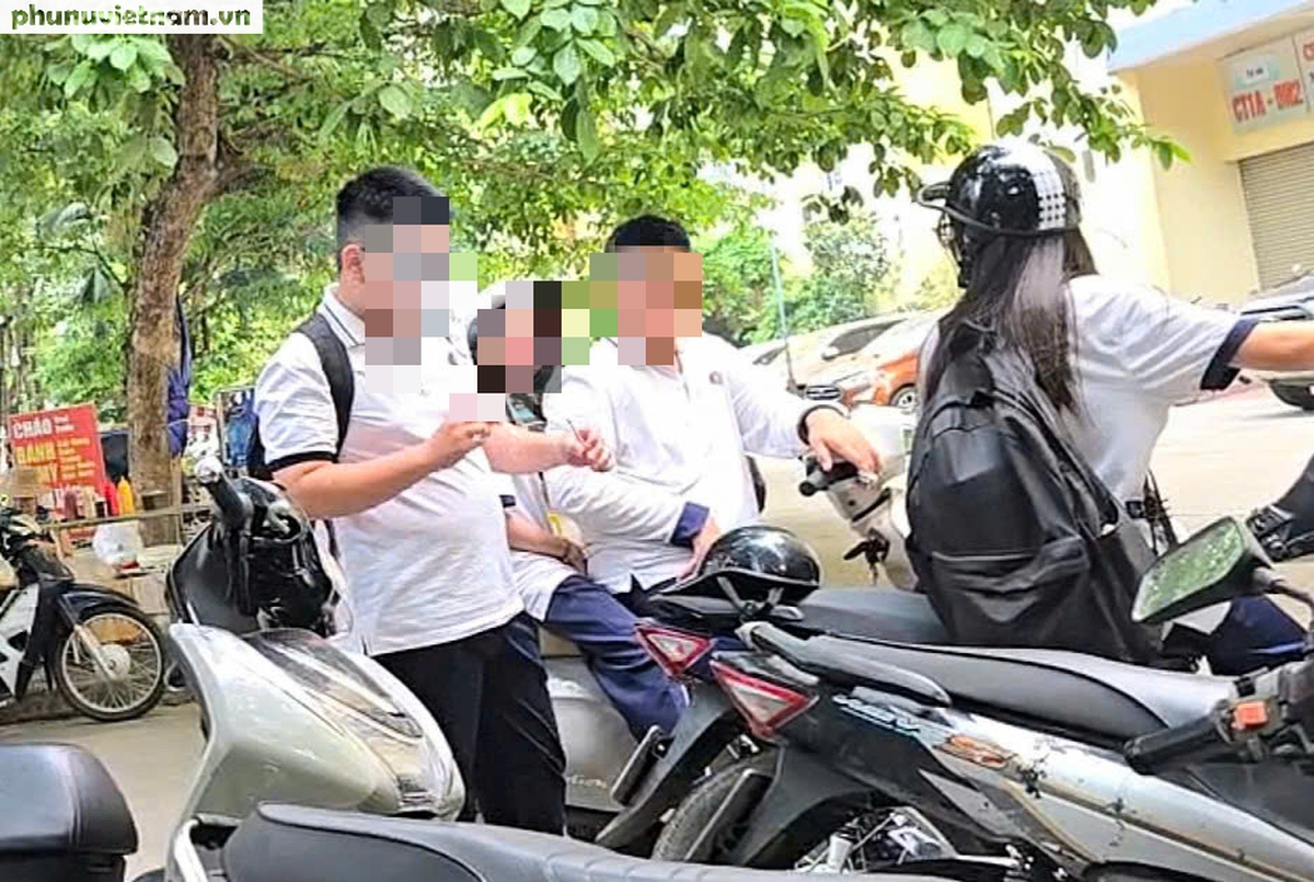 Hà Nội: Học sinh tụ tập hút thuốc quanh cổng trường, đi xe máy không đội mũ bảo hiểm- Ảnh 11. Hà Nội: Học sinh tụ tập hút thuốc quanh cổng trường, đi xe máy không đội mũ bảo hiểm- Ảnh 11.