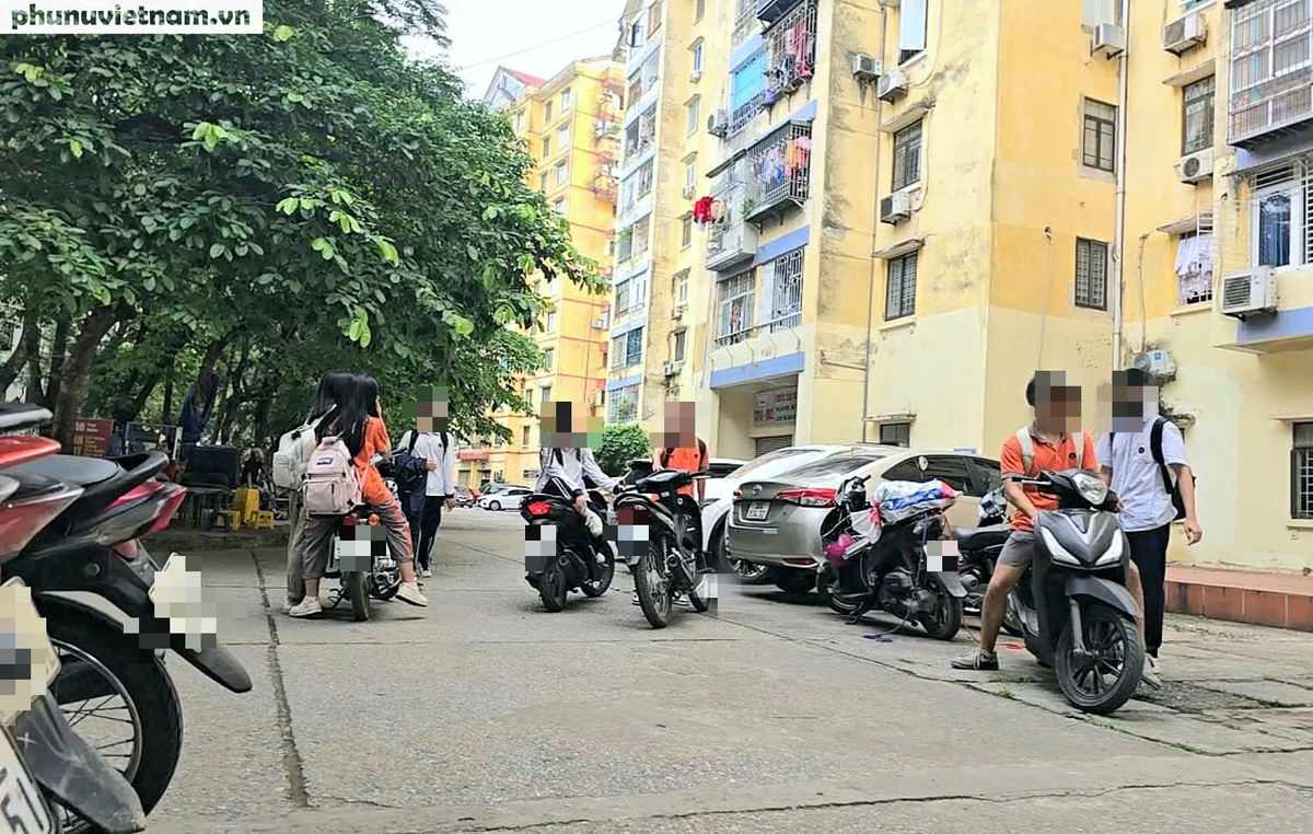 Hà Nội: Học sinh tụ tập hút thuốc quanh cổng trường, đi xe máy không ...