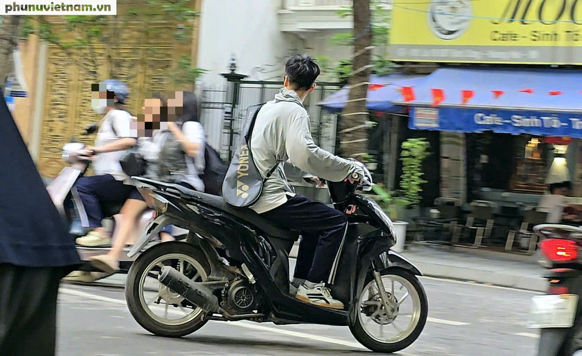 Hà Nội: Học sinh tụ tập hút thuốc quanh cổng trường, đi xe máy không ...