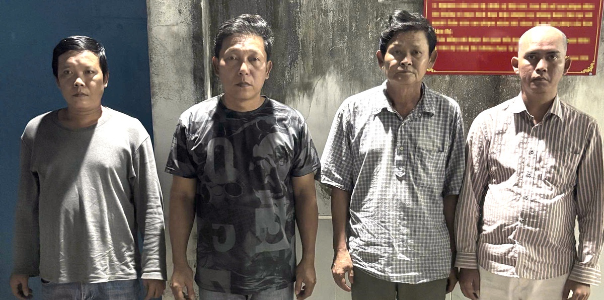 Lật tẩy màn kịch "đồng đen tạo phép màu", nhóm 7 người lừa 300 triệu sa lưới- Ảnh 1.