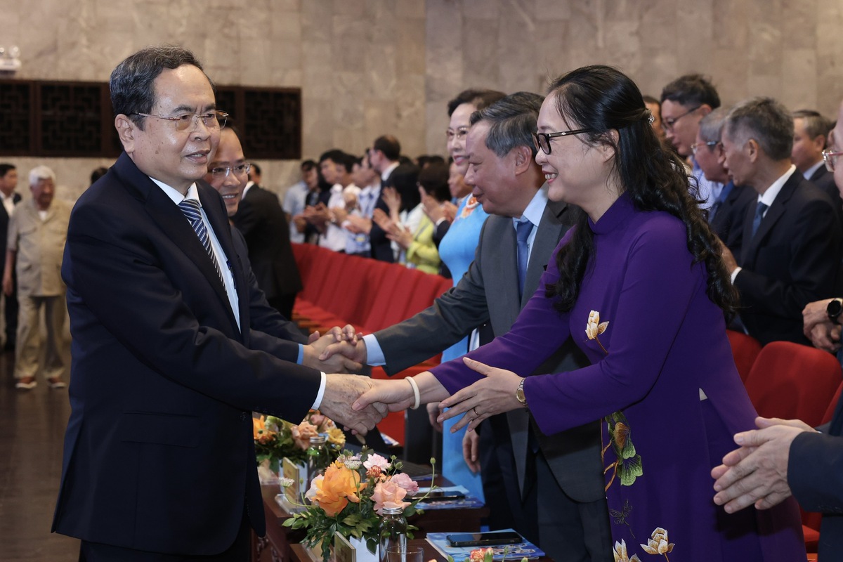 Kỷ nguyên mới của giai cấp công nhân và bản lĩnh người thủ lĩnh công đoàn- Ảnh 1.