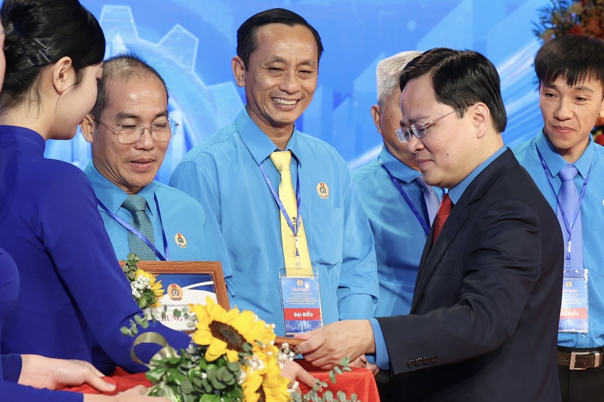 Tôn vinh 101 "thủ lĩnh" công đoàn: Lan tỏa bản lĩnh từ cơ sở- Ảnh 2.