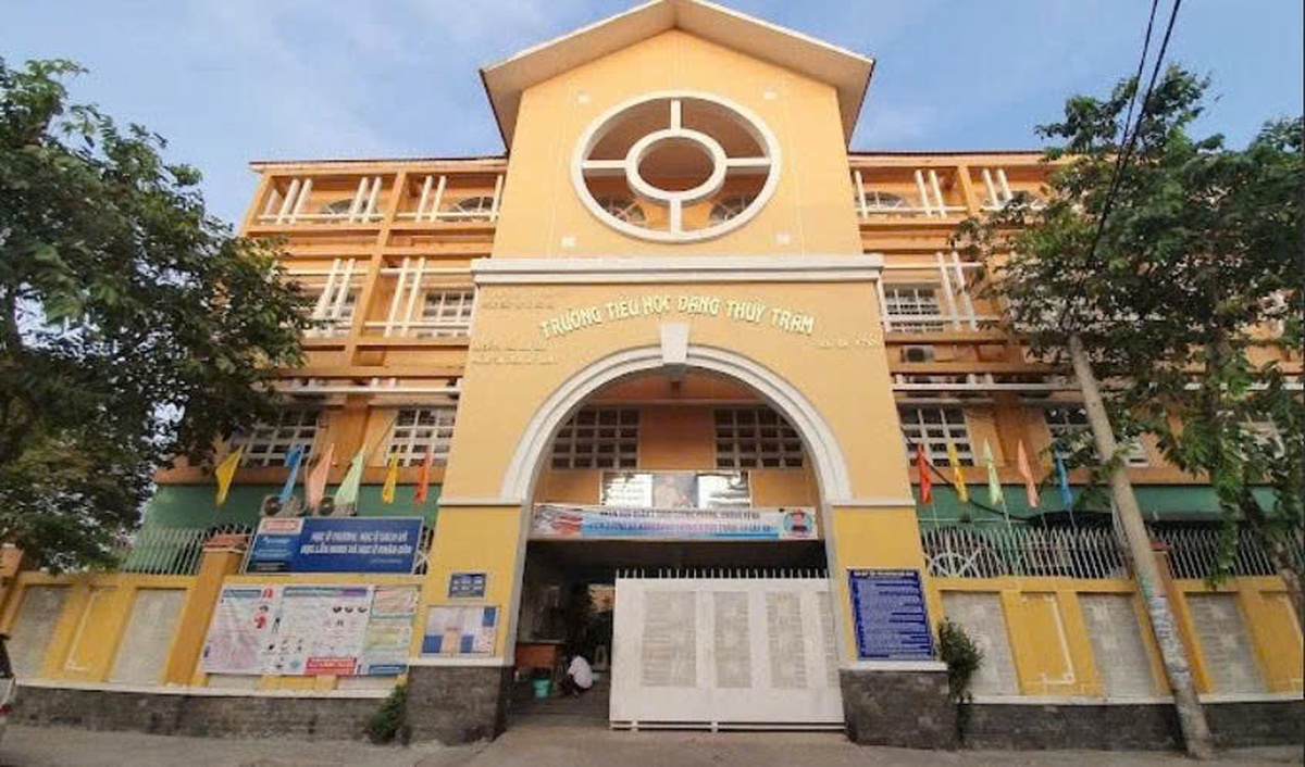Bộ Y tế yêu cầu khẩn điều tra vụ 23 học sinh và 2 bảo mẫu nghi ngộ độc tại trường tiểu học ở TPHCM- Ảnh 1.