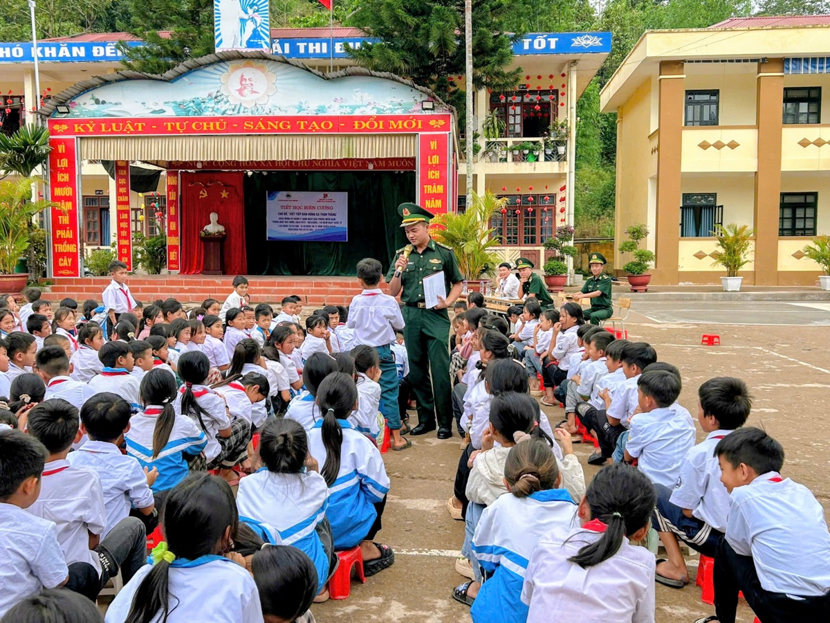 Điện Biên: "Viết tiếp câu chuyện toàn thắng" trong "Tiết học biên cương" - Ảnh 1.