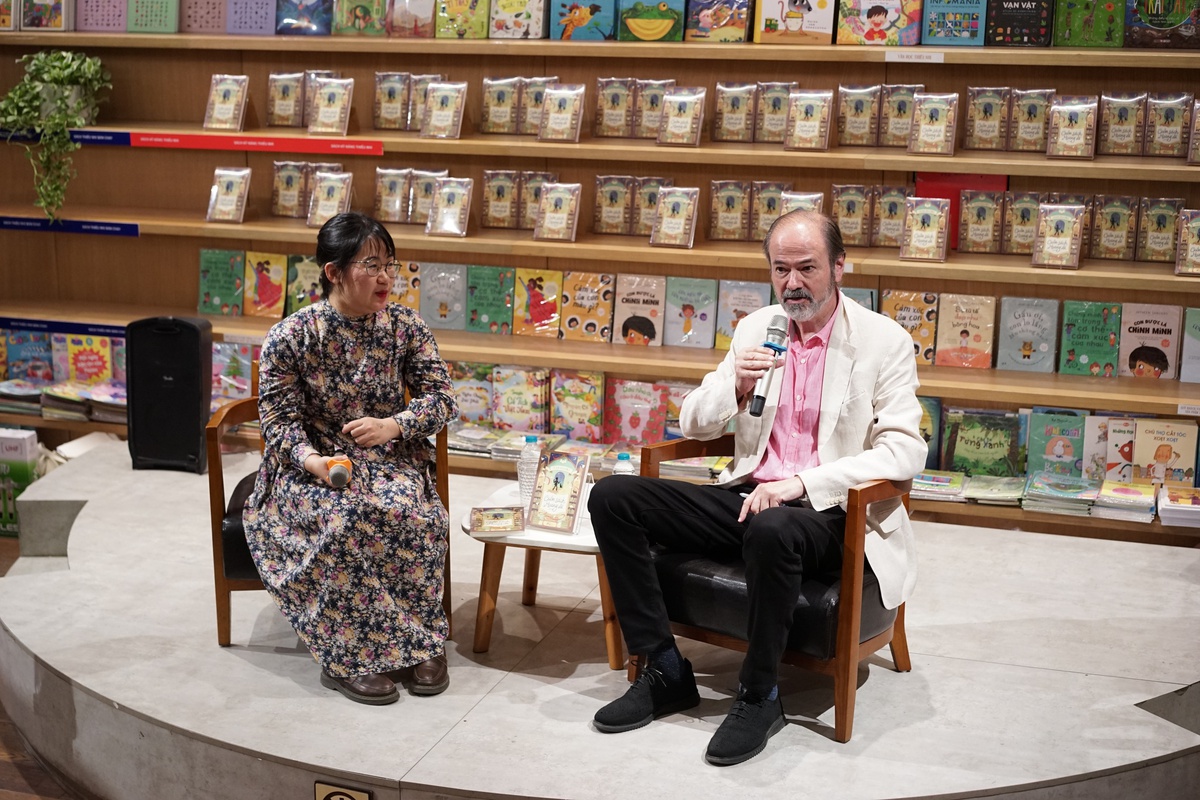 Nhà văn Juan Villoro kết nối độc giả nhí Việt qua "Cuốn sách hoang dã"- Ảnh 1.