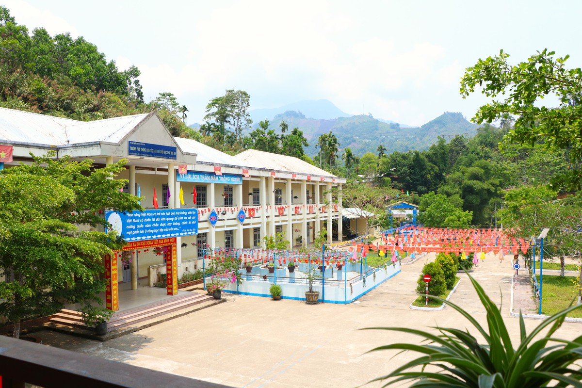 "Ánh sáng số" trong những lớp học vùng cao- Ảnh 1.