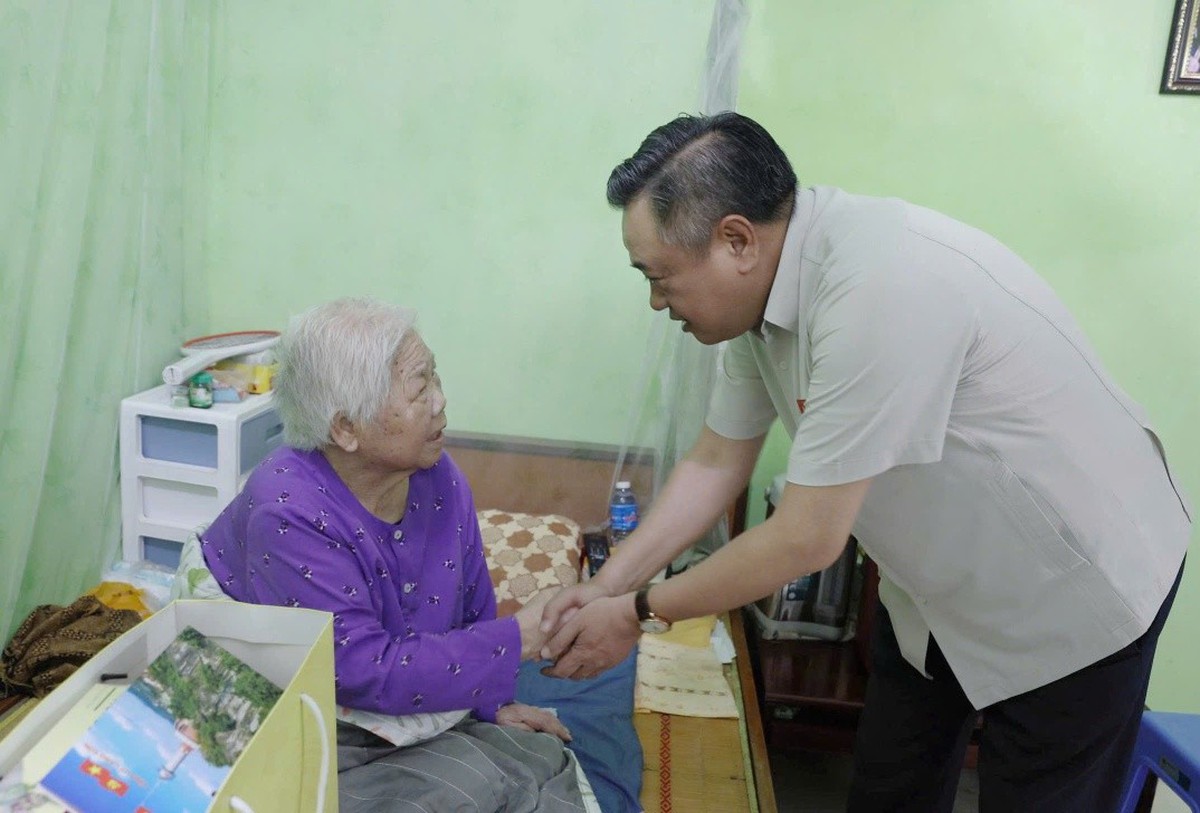 Chủ nhiệm Ủy ban Kiểm tra TW tri ân Mẹ Việt Nam anh hùng và tặng 200 suất quà ở Lạng Sơn- Ảnh 1.