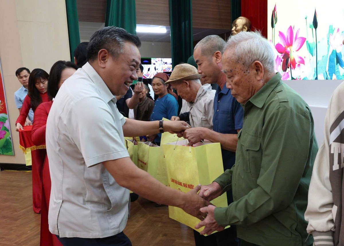 Chủ nhiệm Ủy ban Kiểm tra TW tri ân Mẹ Việt Nam anh hùng và tặng 200 suất quà ở Lạng Sơn- Ảnh 2.
