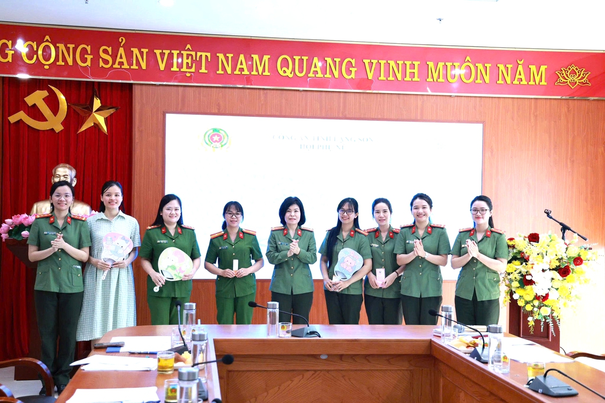 Phụ nữ Công an tỉnh Lạng Sơn phát động phong trào “Viết nhật ký 3 nhất” - Ảnh 3.