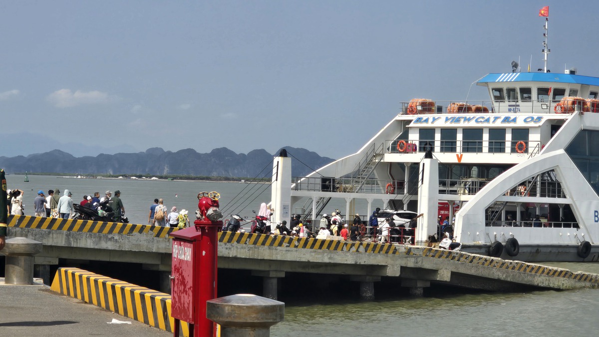 Khách du lịch ùn ùn đổ về Cát Bà, Đồ Sơn- Ảnh 3.