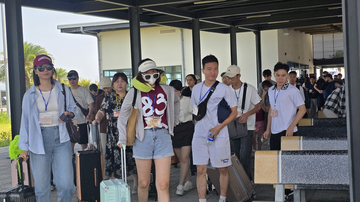 Khách du lịch ùn ùn đổ về Cát Bà, Đồ Sơn- Ảnh 6.