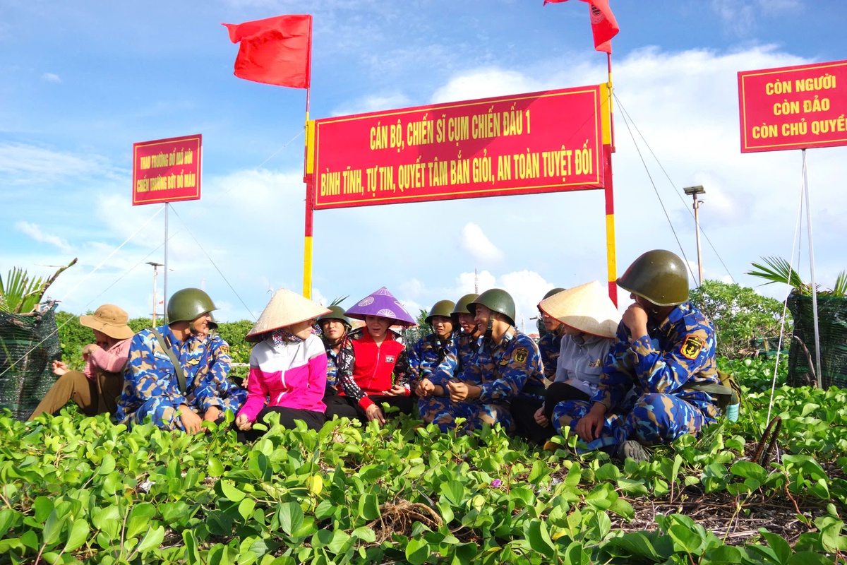 Quân dân Đặc khu Trường Sa thi đua lập thành tích chào đón ngày 30/4 và 1/5- Ảnh 3.