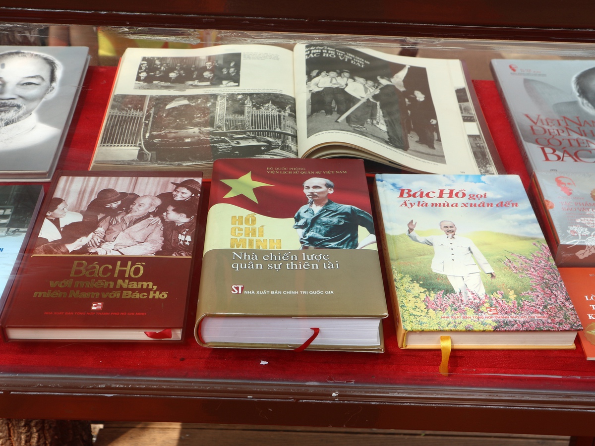 Nhiều đầu sách hay về Chủ tịch Hồ Chính Minh được trưng bày dịp đại lễ