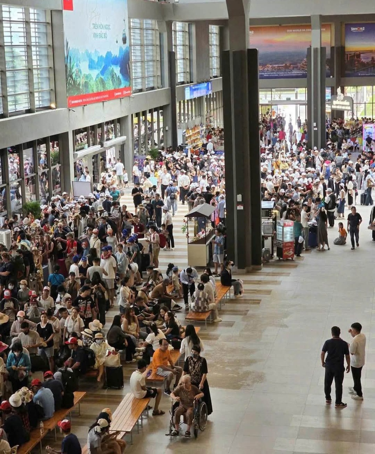 Khách du lịch ùn ùn đổ về Cát Bà, Đồ Sơn- Ảnh 7.