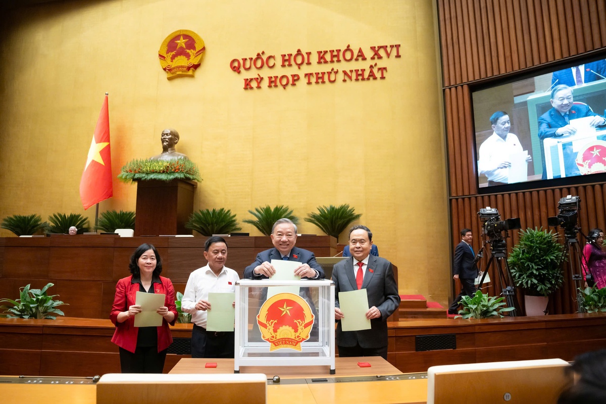 2/6 Phó Chủ tịch Quốc hội khóa XVI là nữ- Ảnh 1.