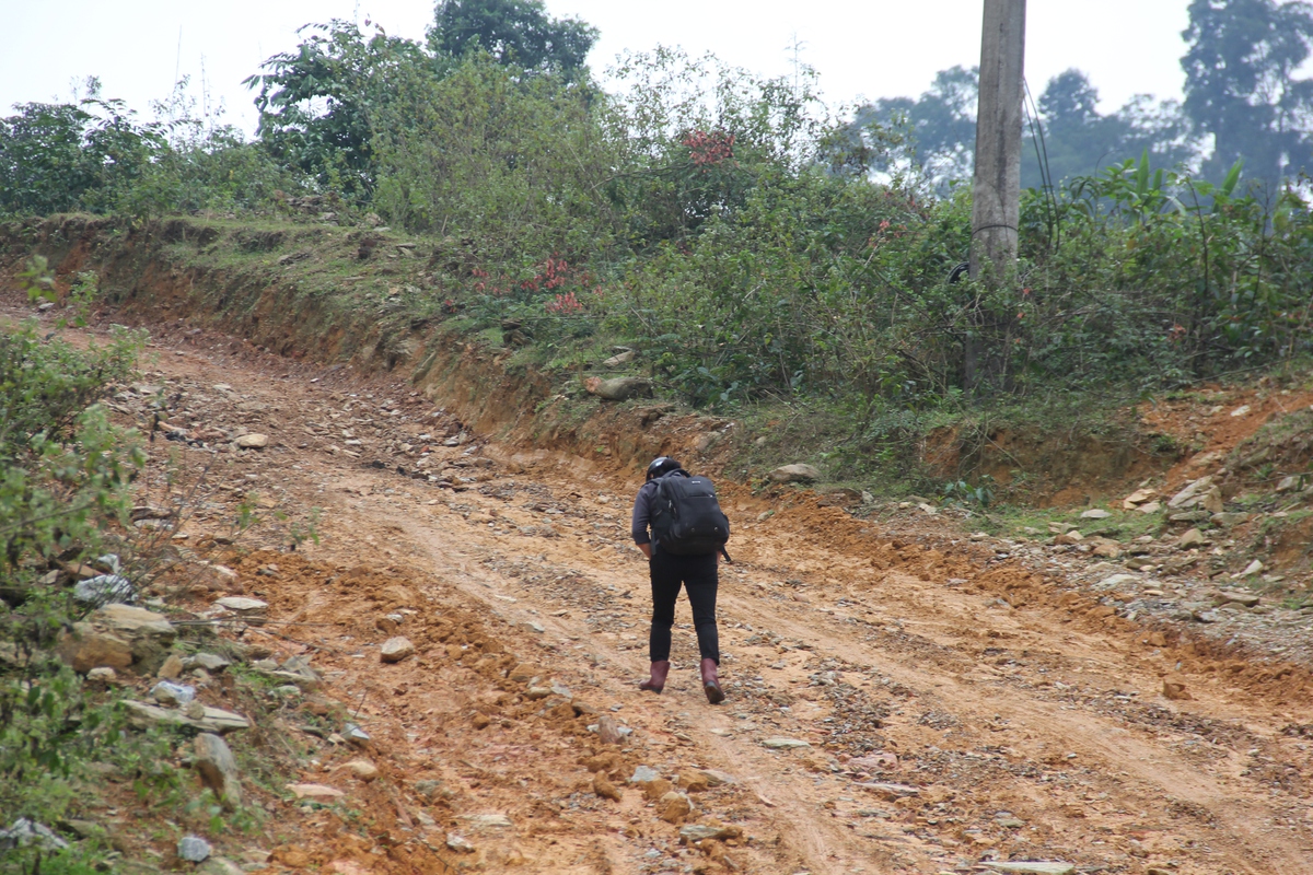 Một số đoạn người dân  phải cuốc bộ