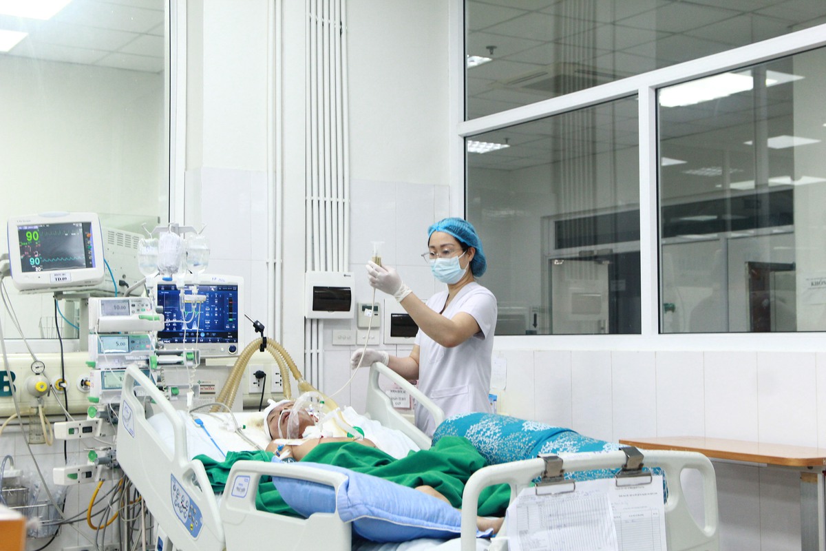 Góc khuất "gánh nặng kép" và những tổn thương vô hình của nữ nhân viên y tế- Ảnh 2.