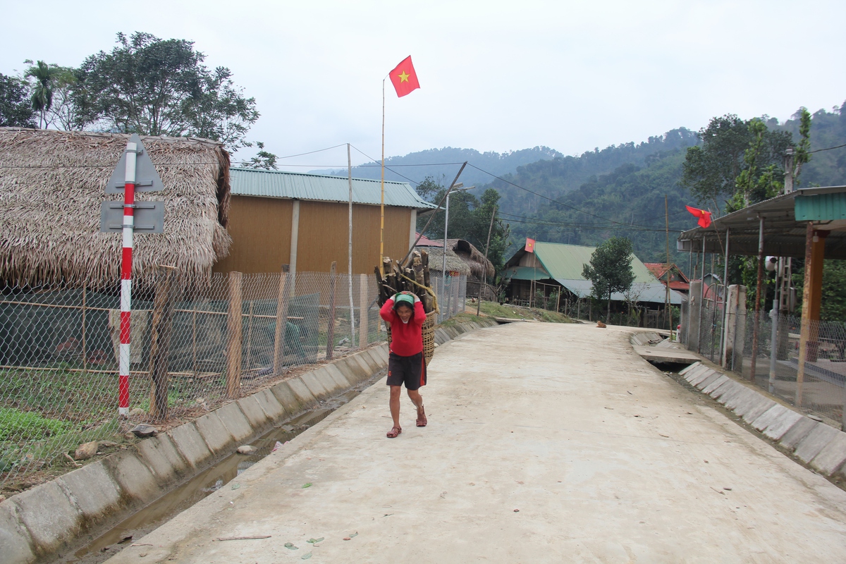 Dự án đã hoàn thành đoạn đường bê tông qua bản Búng  và Co Phạt, xã Môn Sơn