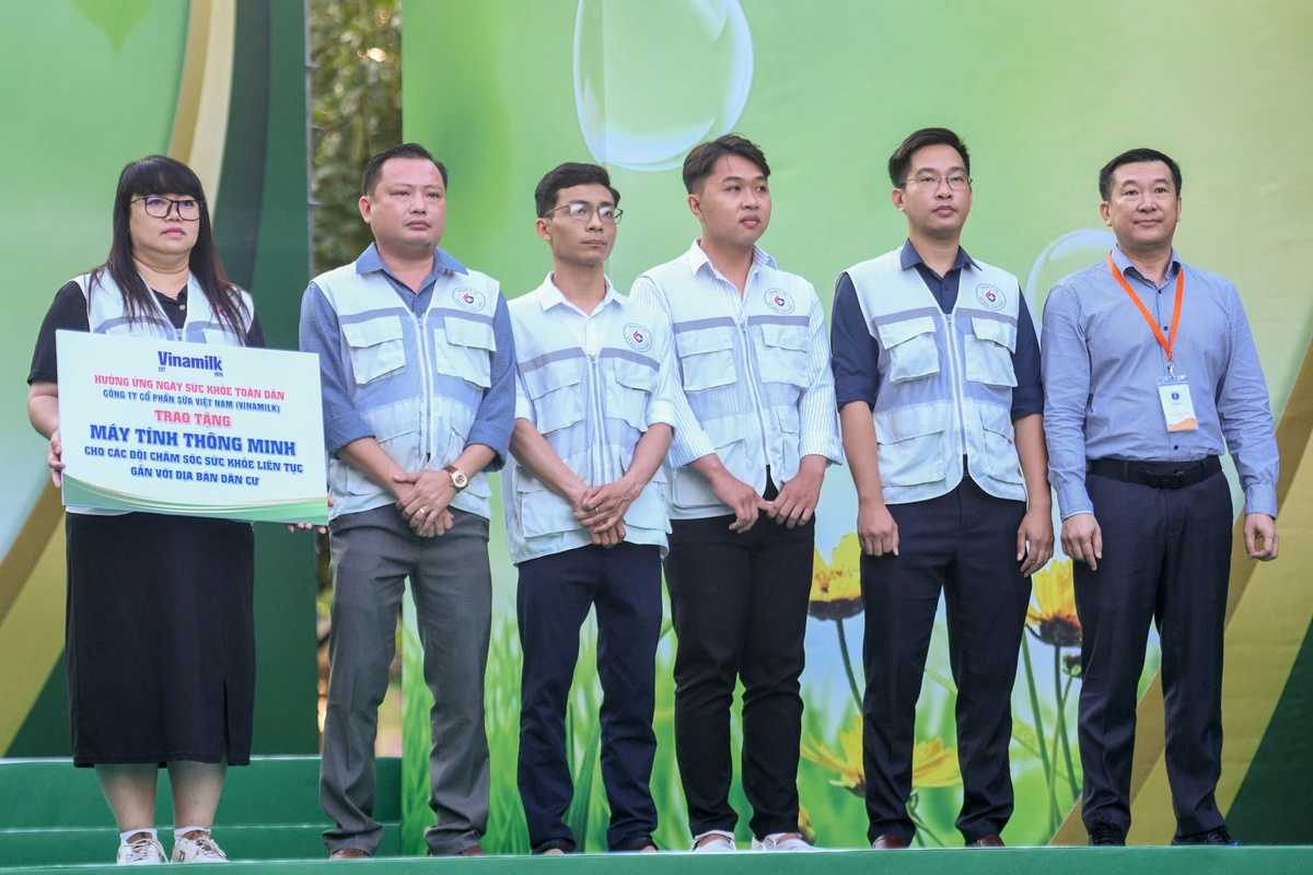 Vinamilk đồng hành cùng ngành Y tế TPHCM chăm sóc sức khỏe cộng đồng- Ảnh 2.
