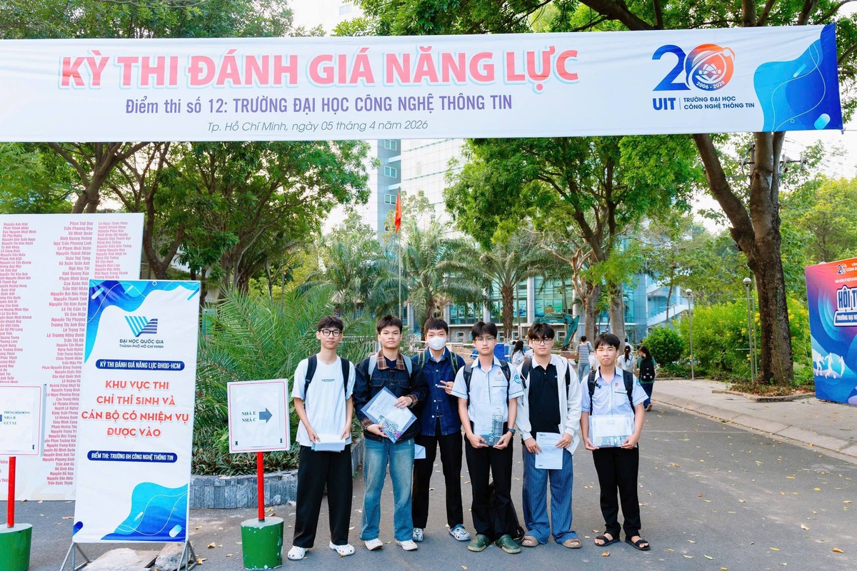 Thí sinh "than" đề thi Đánh giá năng lực 2026 vừa khó vừa dài, đơn vị tổ chức nói gì?- Ảnh 1. Thí sinh "than" đề thi Đánh giá năng lực 2026 vừa khó vừa dài, đơn vị tổ chức nói gì?- Ảnh 1.