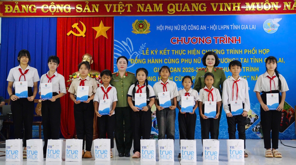 Hội Phụ nữ Bộ Công an: Nhiều hoạt động thiết thực hướng về phụ nữ và Nhân dân vùng biên giới- Ảnh 5.