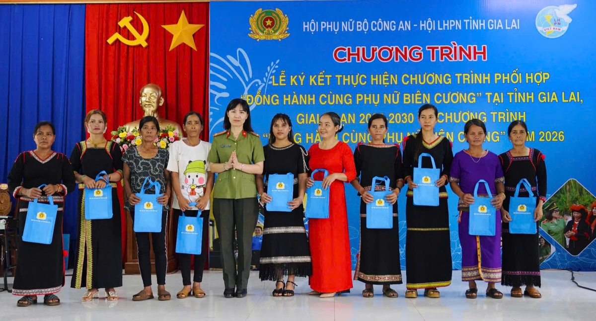 Hội Phụ nữ Bộ Công an: Nhiều hoạt động thiết thực hướng về phụ nữ và Nhân dân vùng biên giới- Ảnh 6.