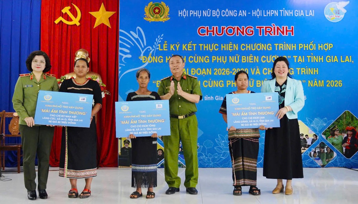 Hội Phụ nữ Bộ Công an: Nhiều hoạt động thiết thực hướng về phụ nữ và Nhân dân vùng biên giới- Ảnh 2.