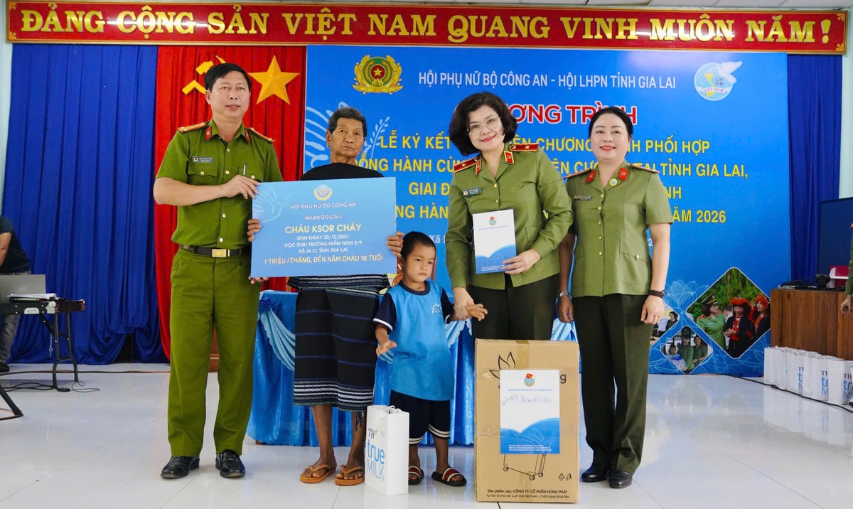 Hội Phụ nữ Bộ Công an: Nhiều hoạt động thiết thực hướng về phụ nữ và Nhân dân vùng biên giới- Ảnh 3.