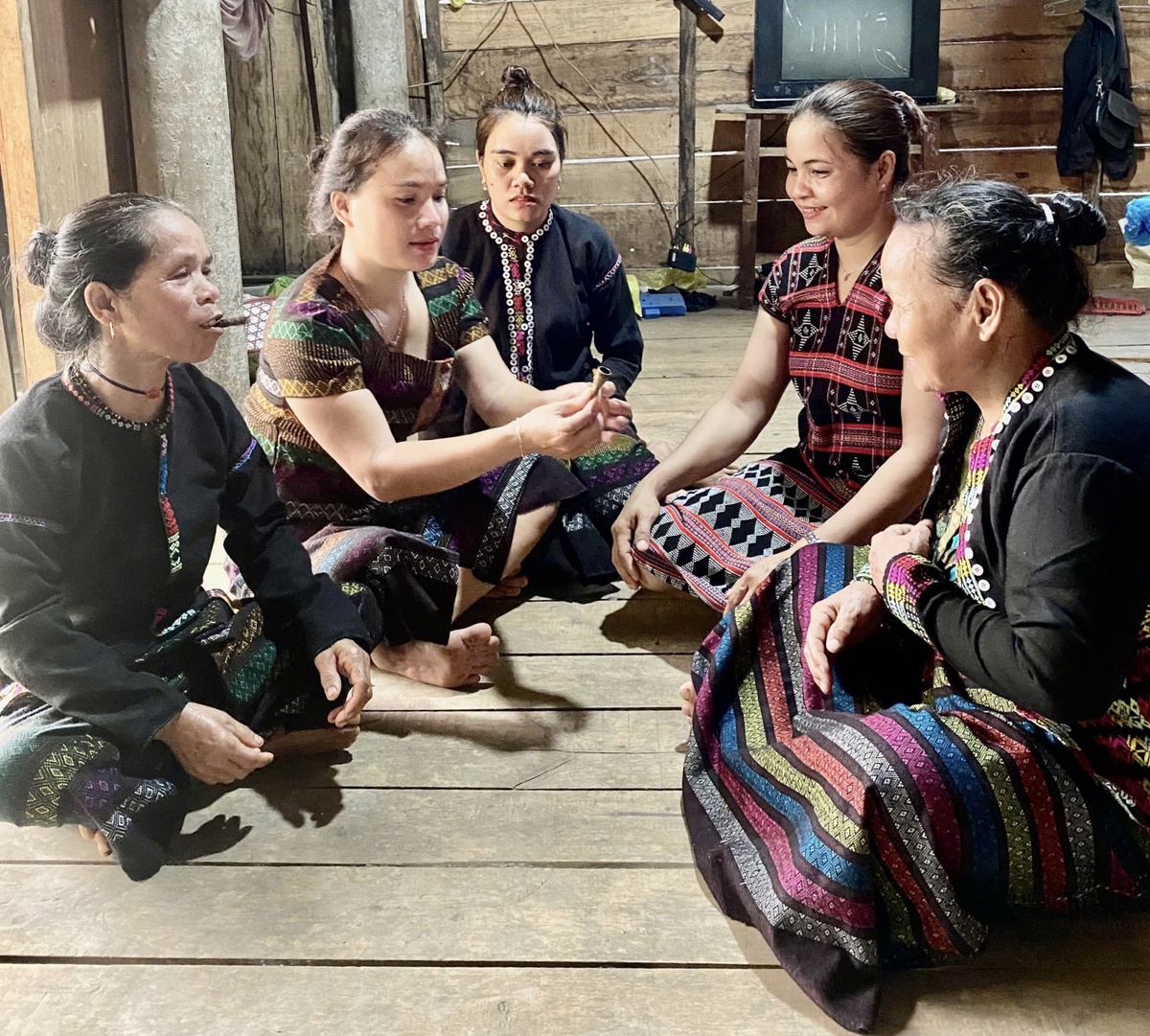 Hành trình giữ bản làng "không khói thuốc" của phụ nữ ĐaKrông- Ảnh 2.