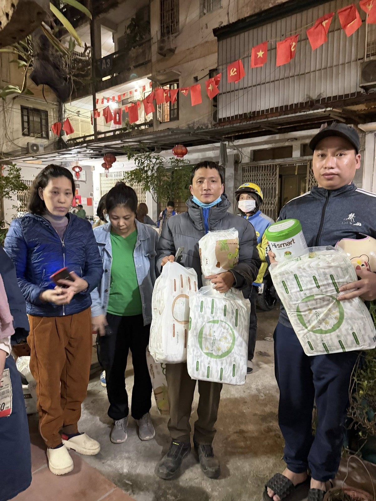 Người phụ nữ gần 20 năm duy trì "Gian hàng 0 đồng"- Ảnh 1.