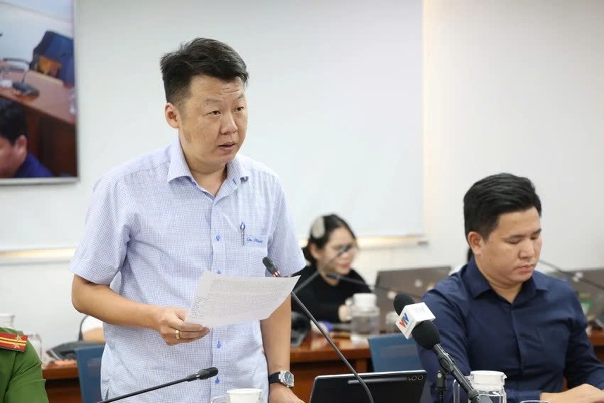 Ông Lê Nguyễn Việt Nam, Quyền Trưởng Phòng Phòng Kinh tế, Hạ tầng và đô thị phường Sài Gòn phát biểu tại họp báo