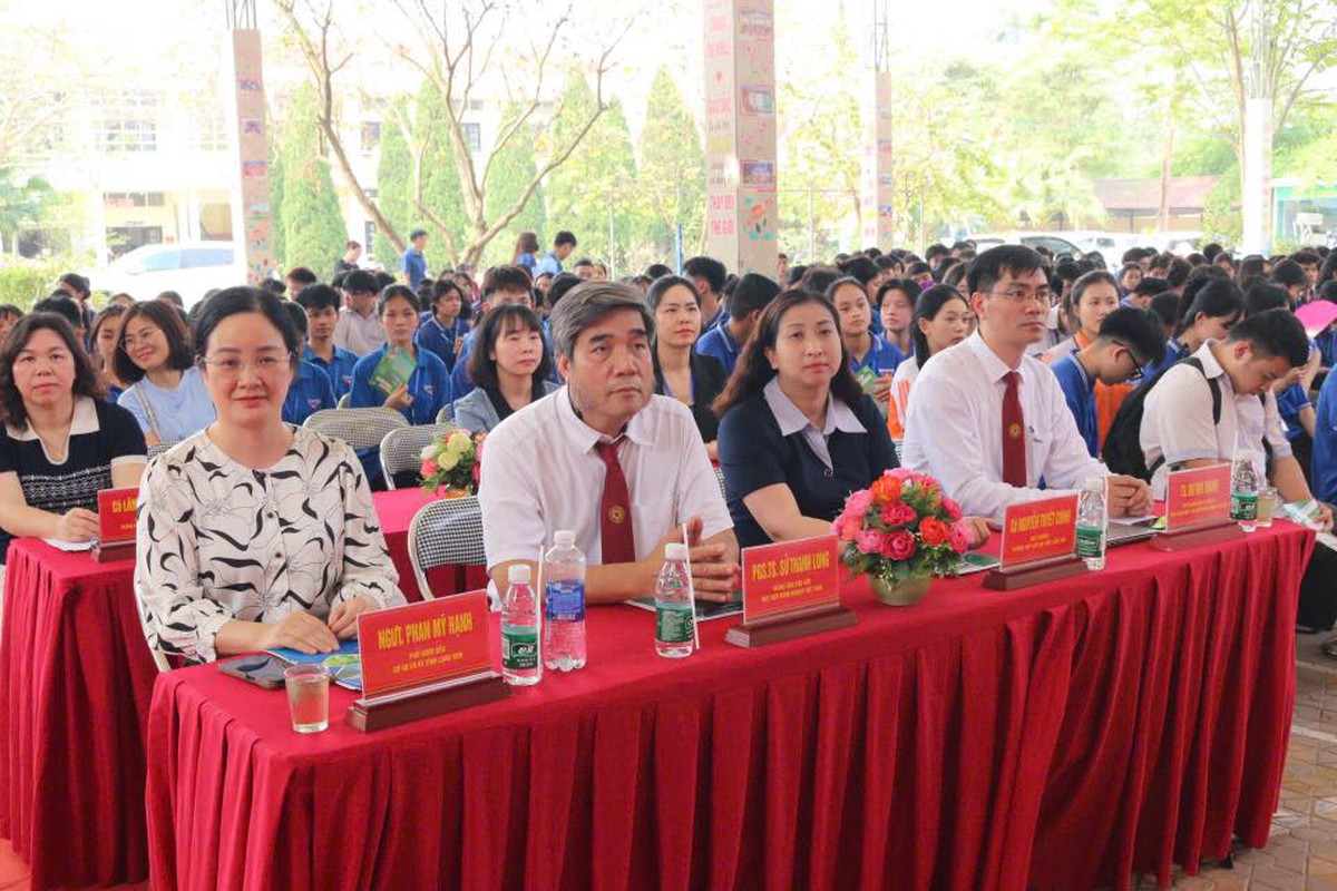 Truyền cảm hứng lập thân, lập nghiệp cho học sinh THPT- Ảnh 1.